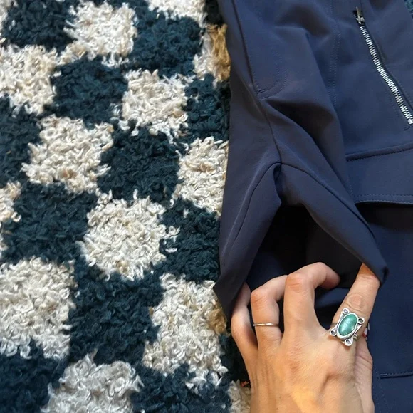 Athleta Endless High Rise Cargo Pant in Navy Blue size 2p - Picture 3 of 4